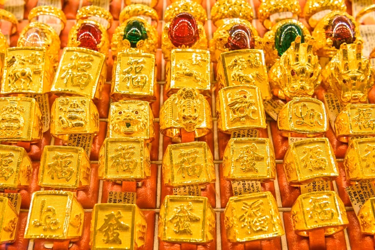 Gia vang SJC cao hon the gioi: Pho Thong doc NHNN noi gi?-Hinh-2