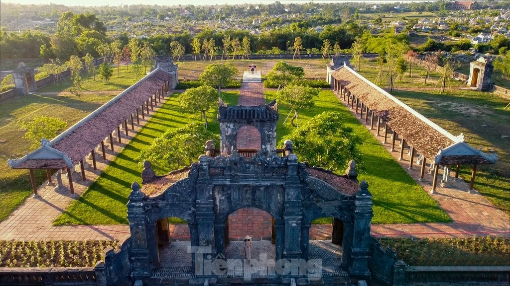 Văn Thánh Huế còn được biết đến với nhiều tên gọi khác như Văn Miếu Huế, Văn Thánh Miếu Huế, Văn Miếu Huế, Thánh Miếu, Tiên Sư Miếu... Đây là công trình được xây dựng để thờ Khổng Tử, có ý nghĩa to lớn đối với các danh sĩ năm xưa. 