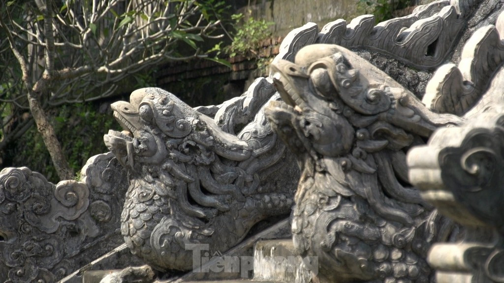 Theo thuyết minh Văn Thánh Huế, trong thời kỳ các vị vua thời Nguyễn mở mang, xây dựng bờ cõi, khai phá phương Nam thì Văn Miếu đầu tiên đã được xây dựng ở làng Triều Sơn. 