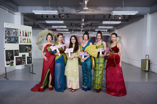 Doc dao mang van hoa tra dao vao thiet ke thoi trang-Hinh-2