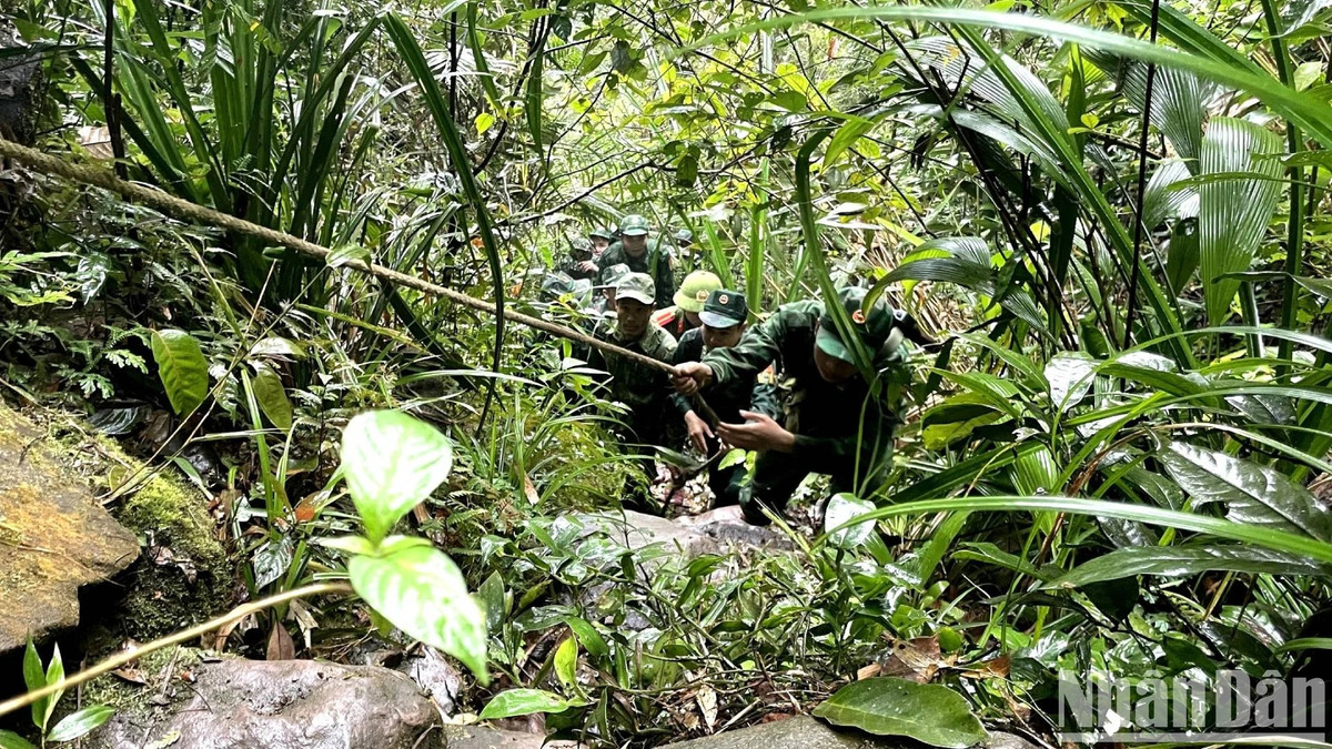 Hanh trinh kiem tra cot moc bien cuong tren dinh Giang Man-Hinh-3