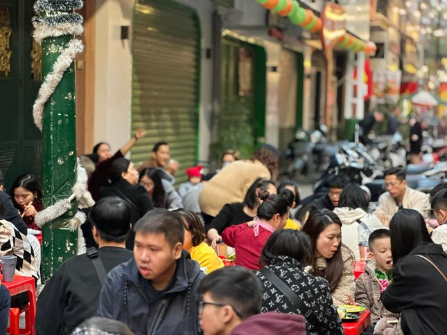 Hang an, quan ca phe “hot bac” xuyen Tet Nguyen Dan-Hinh-7