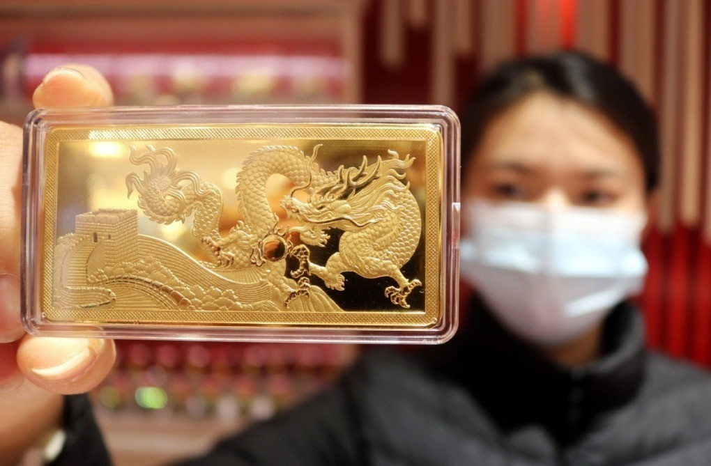 Người dân khắp nơi trên thế giới đổ xô tích trữ vàng? - Hình 2 Nguoi dan khap noi tren the gioi do xo tich tru vang?-Hinh-2