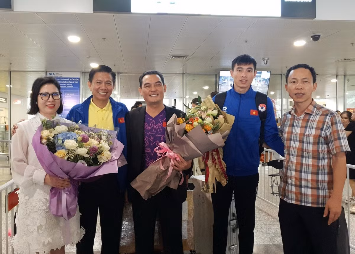 U23 Viet Nam ve nuoc sau giai U23 chau A, HLV Hoang Anh Tuan trai long