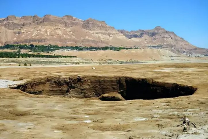 He lo “the gioi moi” duoi day Gieng dia nguc sau 112m-Hinh-3