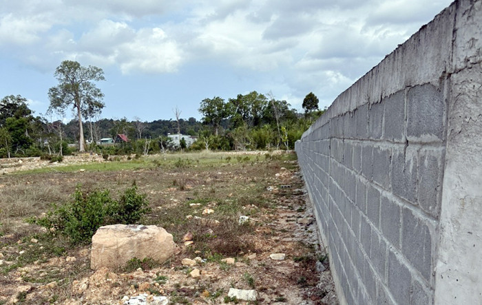 Với một số hạng mục công trình dang dở, Công ty LHĐ khiến khách hàng nghĩ rằng dự án đang được triển khai