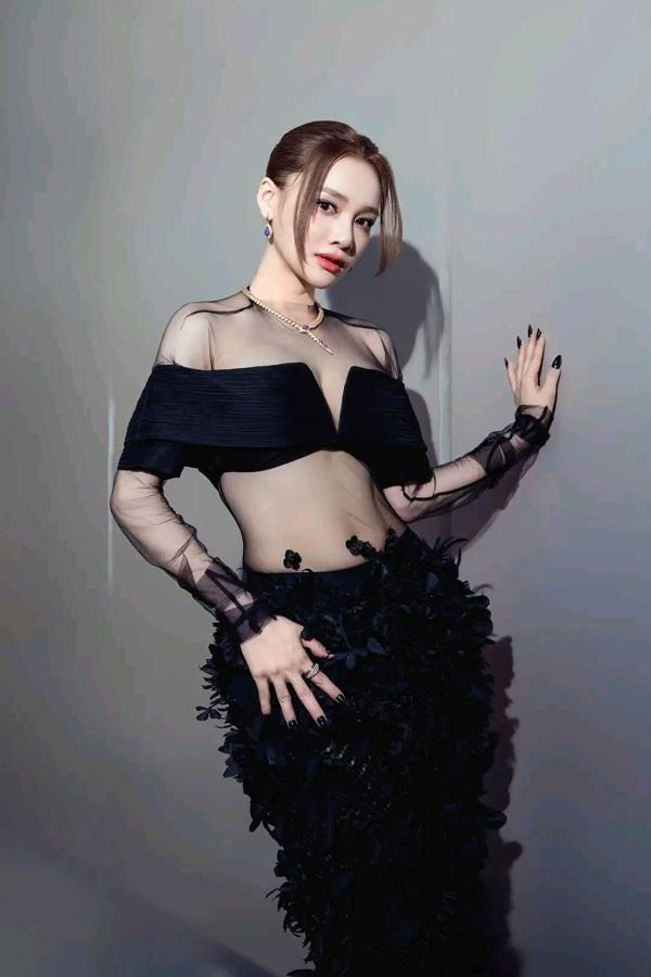 Bi quyet de Nha Phuong sau sinh vai thang van co co bung-Hinh-7