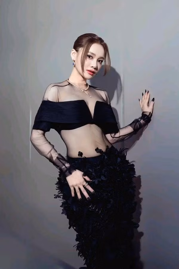 Bi quyet de Nha Phuong sau sinh vai thang van co co bung-Hinh-7