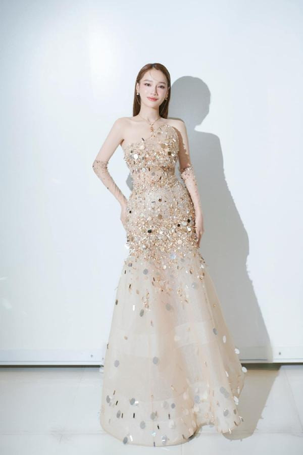 Bi quyet de Nha Phuong sau sinh vai thang van co co bung-Hinh-5