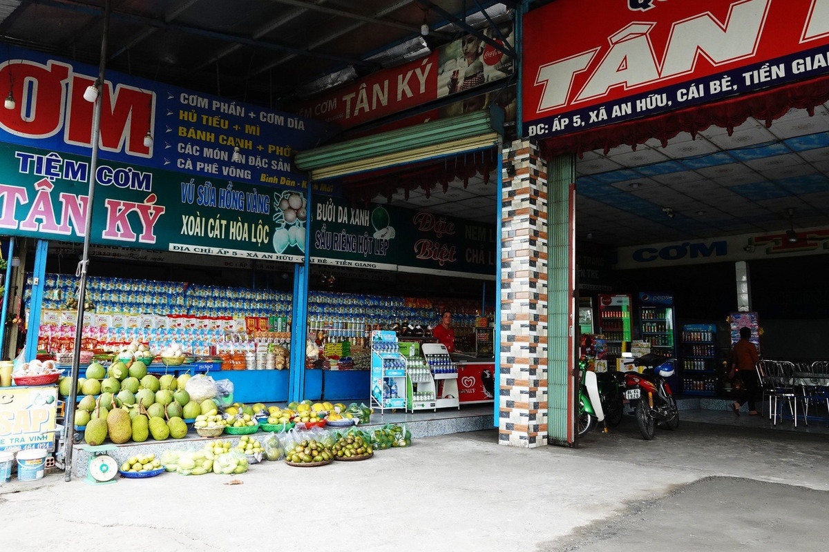 Tiểu thương quốc lộ 1 tính dẹp tiệm khi xe đổ sang cao tốc mới - Hình 3 Tieu thuong quoc lo 1 tinh dep tiem khi xe do sang cao toc moi-Hinh-3