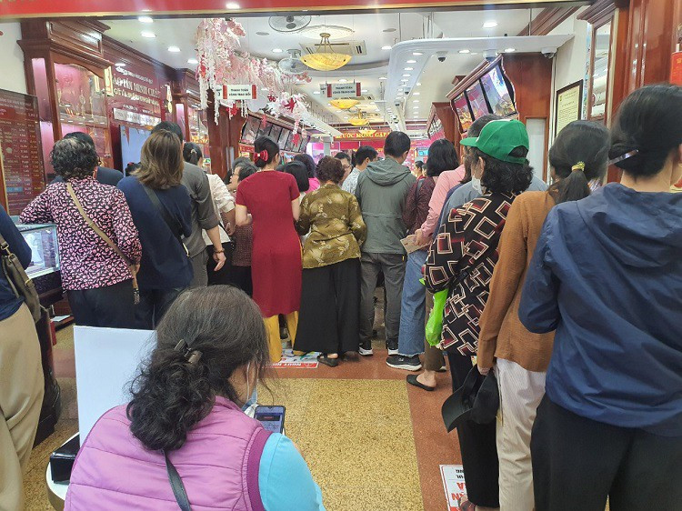 Lo dien nguoi ban 100 luong vang mieng chot loi