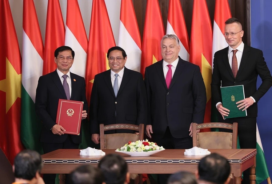 Thu tuong Pham Minh Chinh hoi dam voi Thu tuong Hungary Viktor Orban-Hinh-12