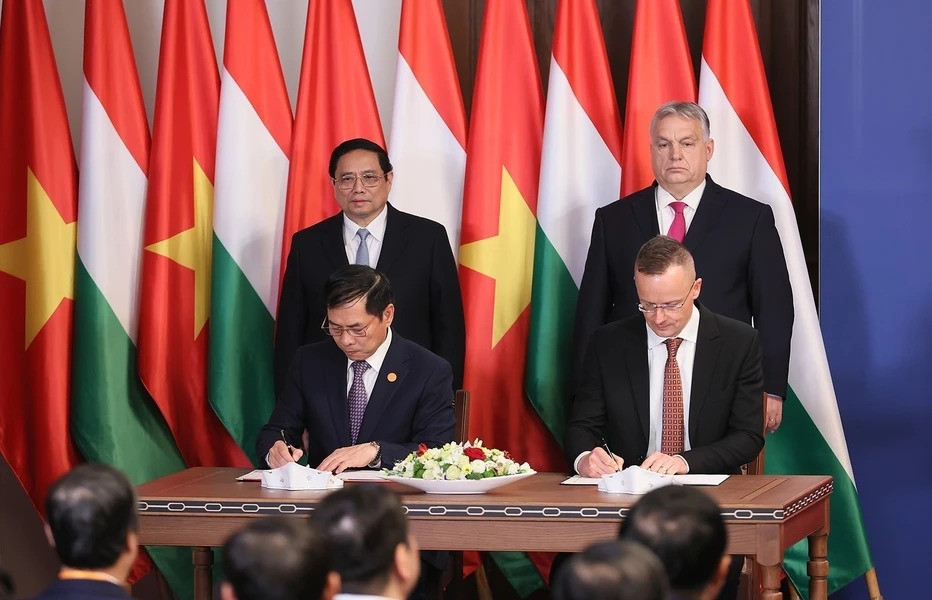 Thu tuong Pham Minh Chinh hoi dam voi Thu tuong Hungary Viktor Orban-Hinh-9