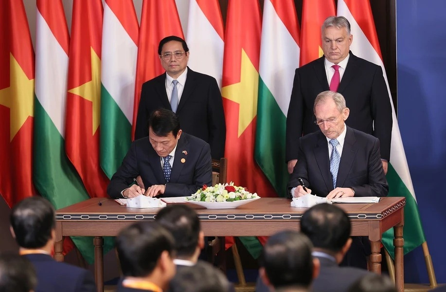 Thu tuong Pham Minh Chinh hoi dam voi Thu tuong Hungary Viktor Orban-Hinh-11