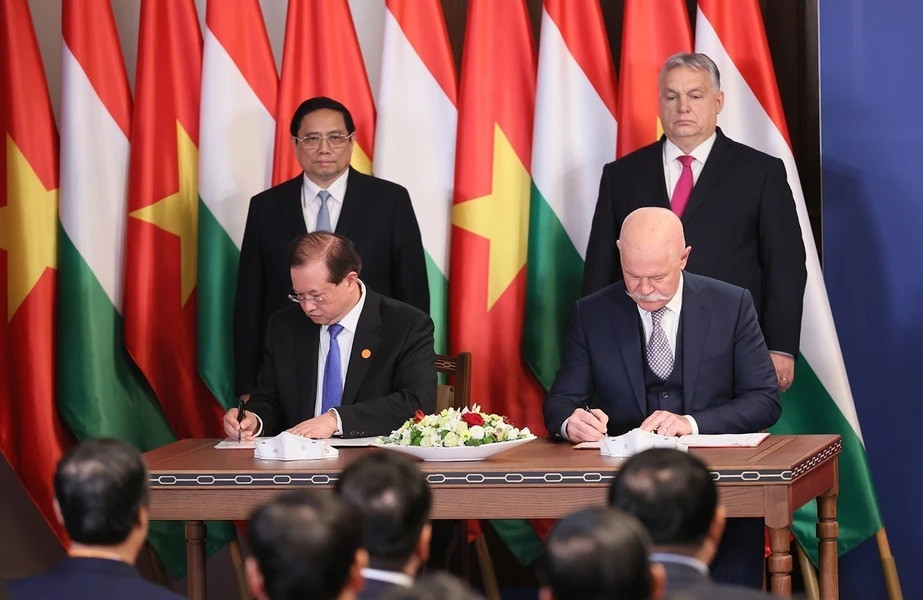 Thu tuong Pham Minh Chinh hoi dam voi Thu tuong Hungary Viktor Orban-Hinh-10