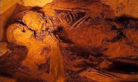 Vi sao xac uop ngan nam khong thoi rua? Nguon goc cua xac uop?-Hinh-2