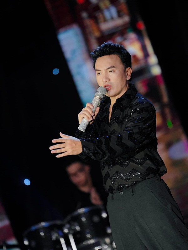 Dương Ngọc Thái và cuộc sống bình yên bên vợ đẹp, con ngoan - Hình 2 Duong Ngoc Thai va cuoc song binh yen ben vo dep, con ngoan-Hinh-2