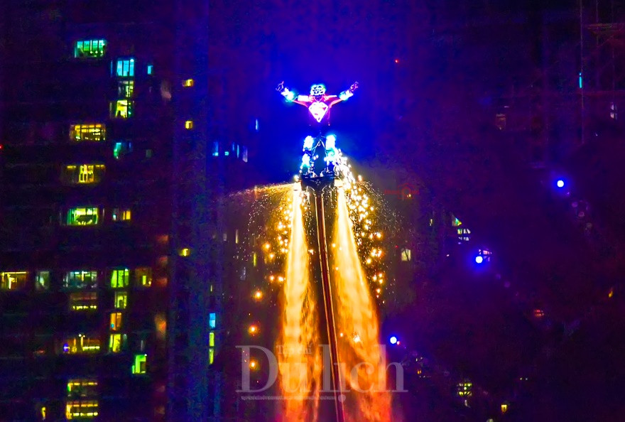 TP. HCM ruc rich chuan bi cho Le hoi song nuoc lan 2-Hinh-4