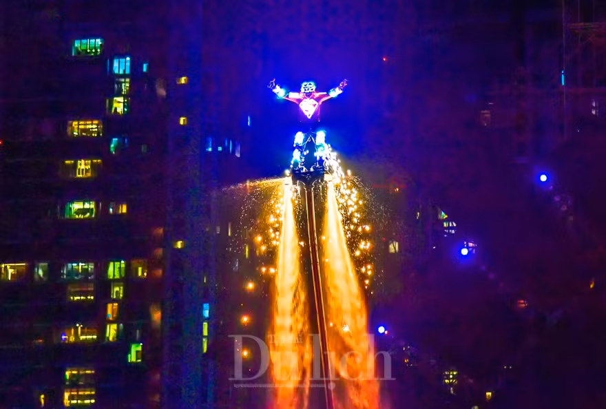 TP. HCM ruc rich chuan bi cho Le hoi song nuoc lan 2-Hinh-4