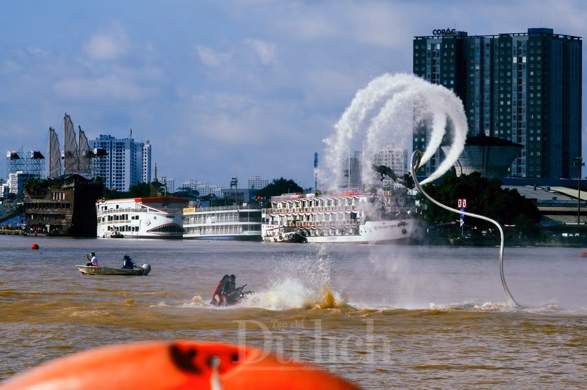 TP. HCM ruc rich chuan bi cho Le hoi song nuoc lan 2-Hinh-2