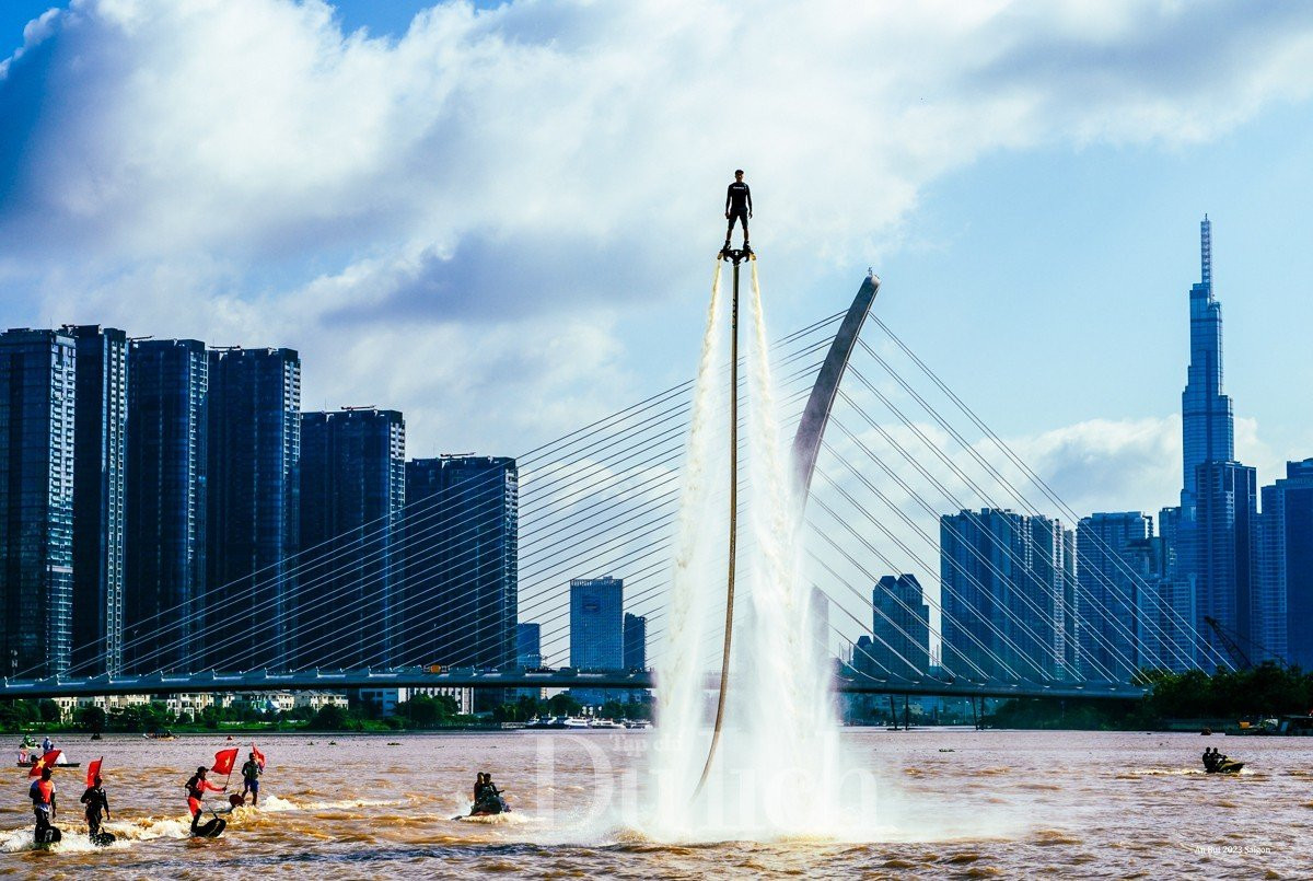 TP. HCM ruc rich chuan bi cho Le hoi song nuoc lan 2-Hinh-3