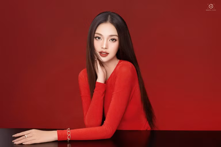 VDV bong chuyen dang quang Hoa hau Ha Noi xinh dep the nao?