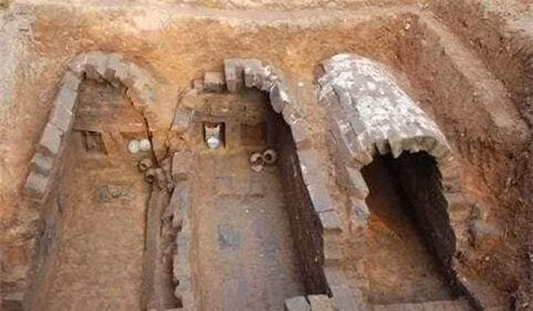 Tai nan luc lam viec, vo tinh he lo bi an ngoi mo co-Hinh-5