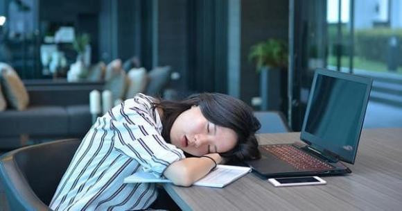 Ngu trua 20 phut va 60 phut, the nao tot hon?