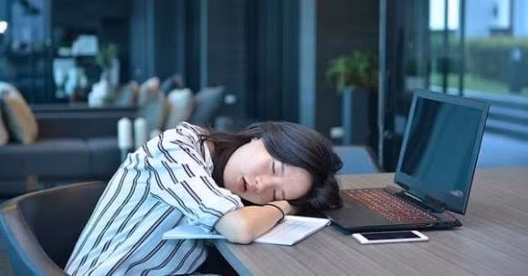 Ngu trua 20 phut va 60 phut, the nao tot hon?