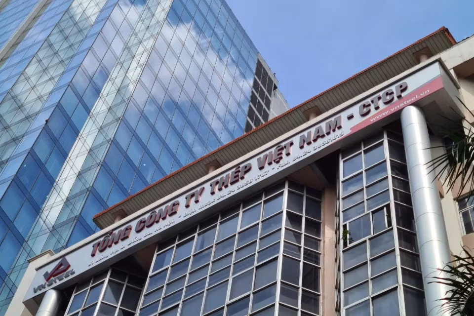 Suc khoe tai chinh VNSteel “thau tom” Thep Viet Uc