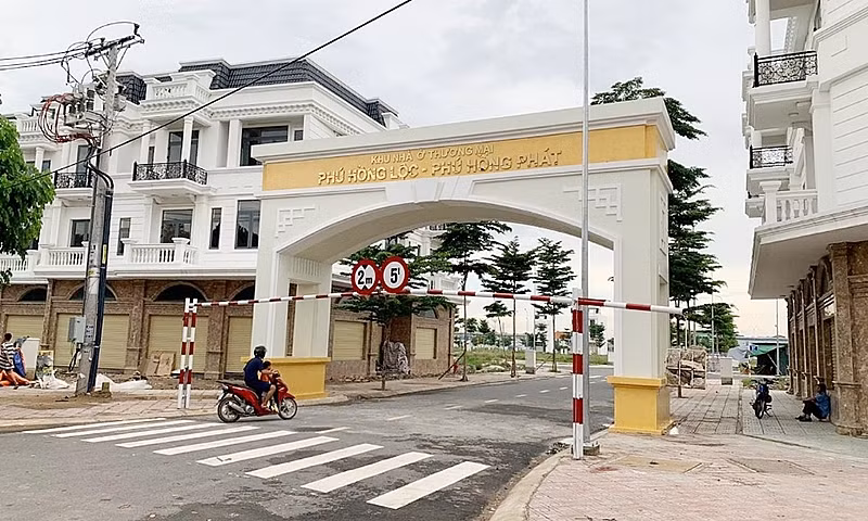 Vi sao Cong ty Phu Hong Thinh bi de nghi ngan chan giao dich dat?