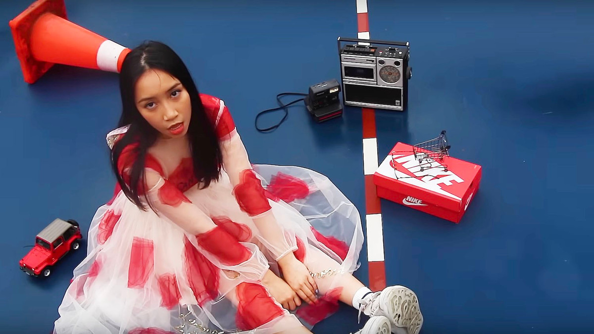 Con gai My Linh du doi va goi cam