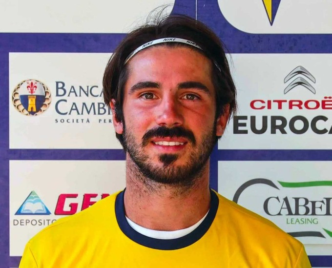 Cau thu Mattia Giani len con dau tim khi sut bong