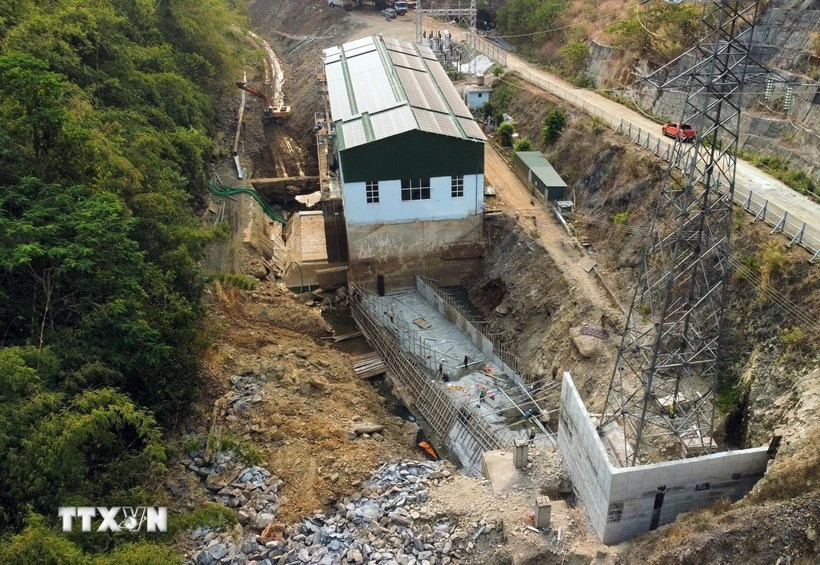 Ly do Thuy dien Dak Nong 2 bi yeu cau dung thi cong?