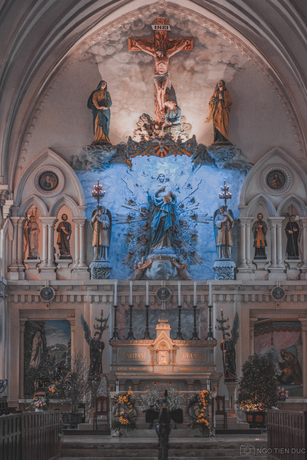 Đan viện được xây dựng từ năm 1939, tọa lạc trên khuôn viên rộng gần chục ha, bao gồm nhiều hạng mục như nhà thờ Châu Sơn, dòng tu, vườn cầu nguyện Fatima... Đây là Đan viện của dòng Xitô.