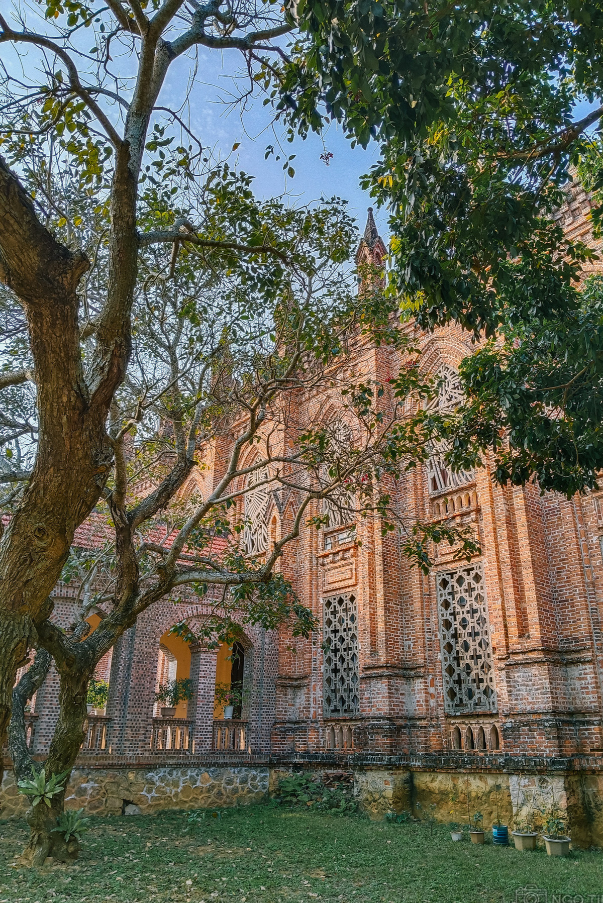 Cho đến nay, trải qua gần 80 năm, Đan viện vẫn giữ gần như nguyên vẹn được những đường nét, chi tiết kiến trúc tinh xảo và chỉ tu sửa lại mái ngói đỏ bên ngoài vào năm 2014.