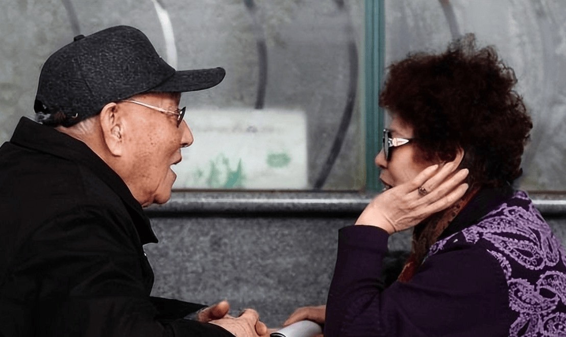 Luong huu 35 trieu/thang, vo chong gia van than tho song chat vat