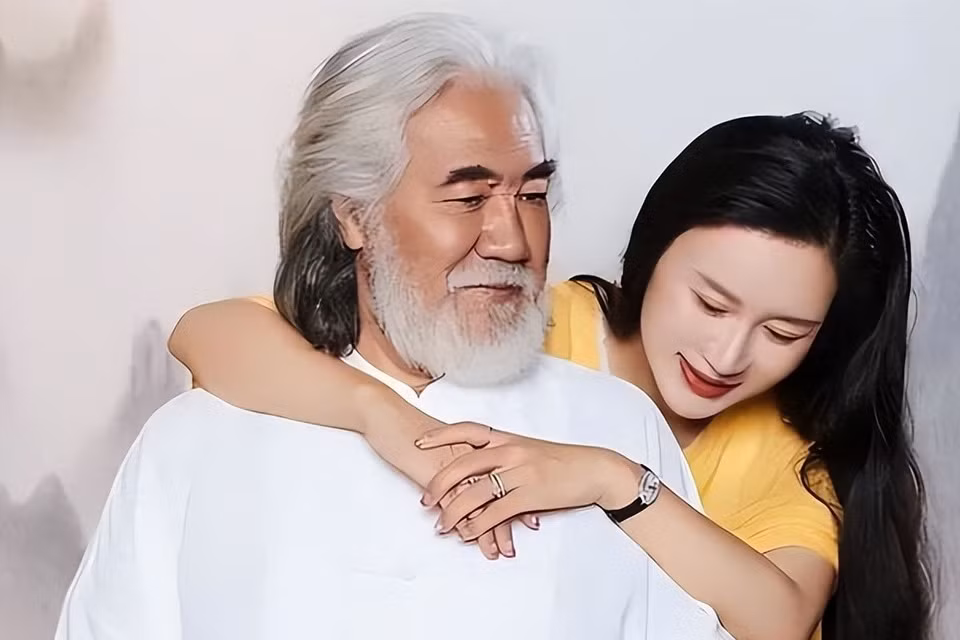 Ong trum phim kiem hiep va cuoc tinh chenh 30 tuoi