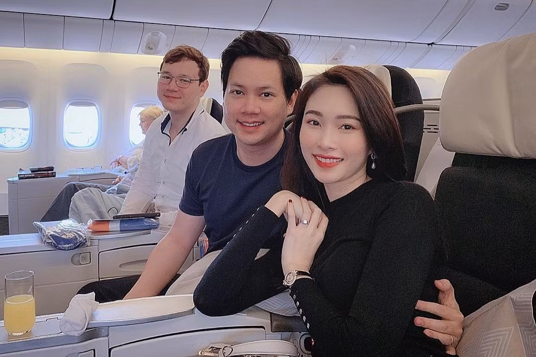 HH Dang Thu Thao roi Showbiz, yen vui voi chong dai gia-Hinh-16