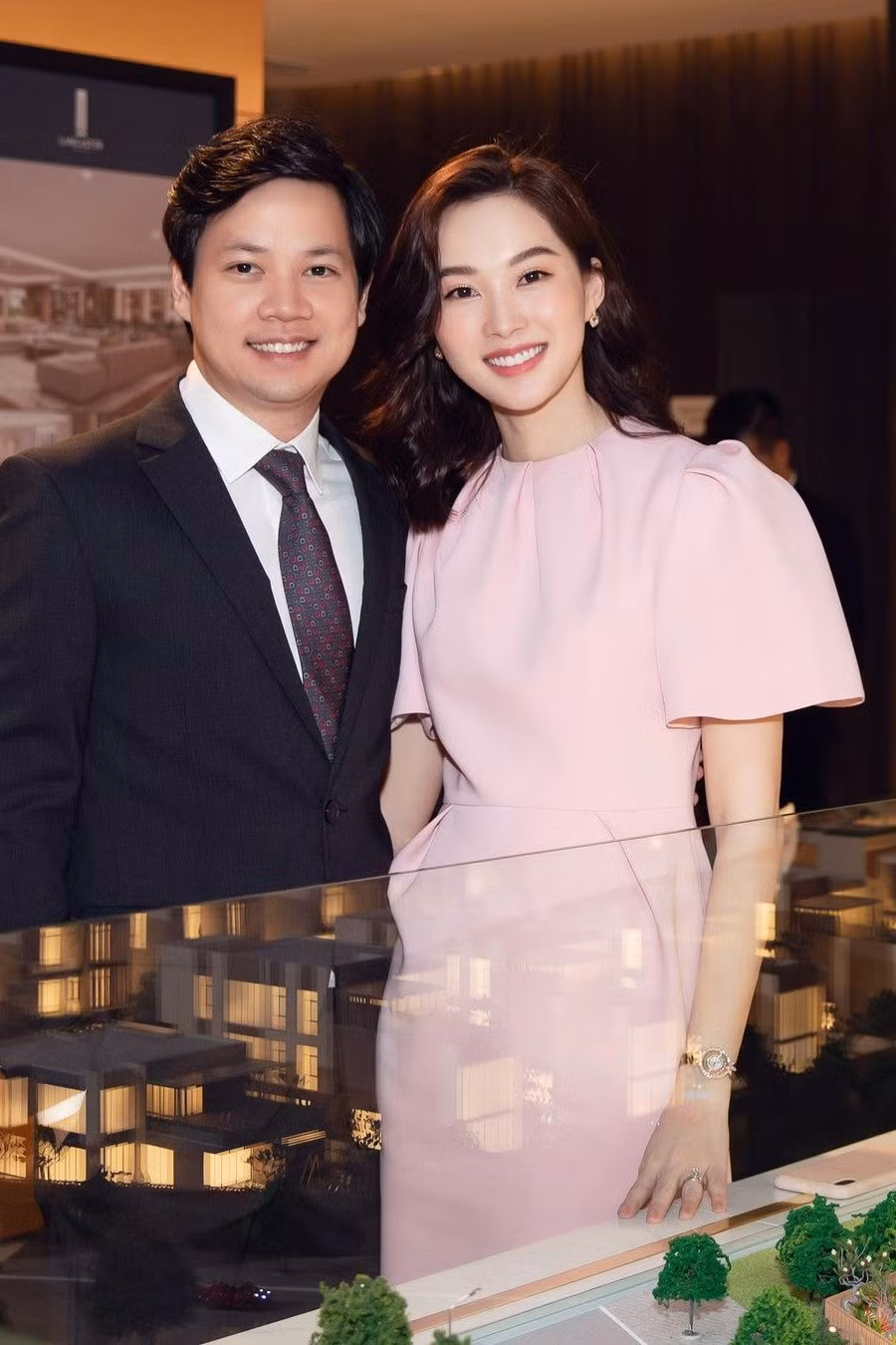 HH Dang Thu Thao roi Showbiz, yen vui voi chong dai gia-Hinh-19
