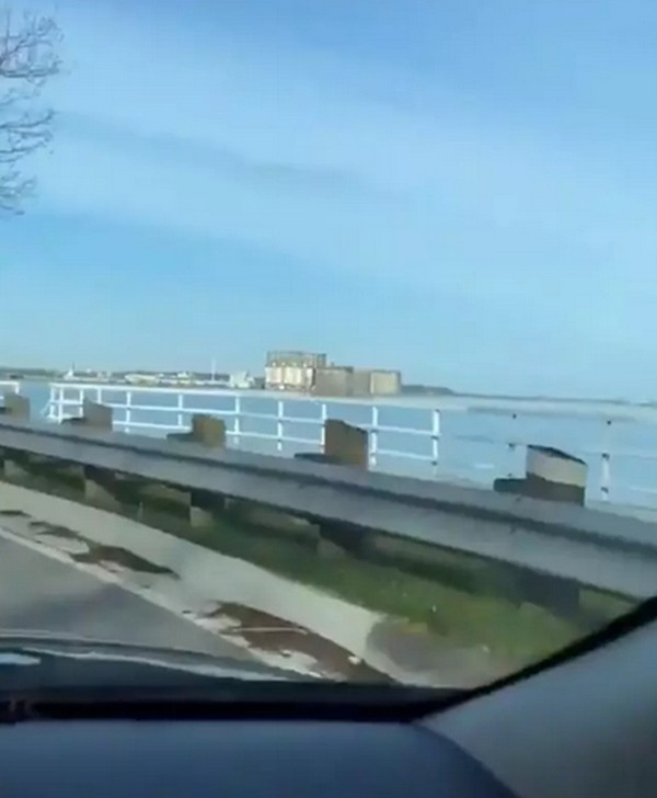 Bi an toa nha “tu thu nho” tai Canada-Hinh-2