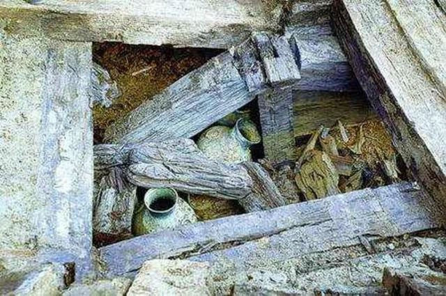 Vi sao khong ai dam khai quat lang mo Thanh Ha Hieu Vuong?