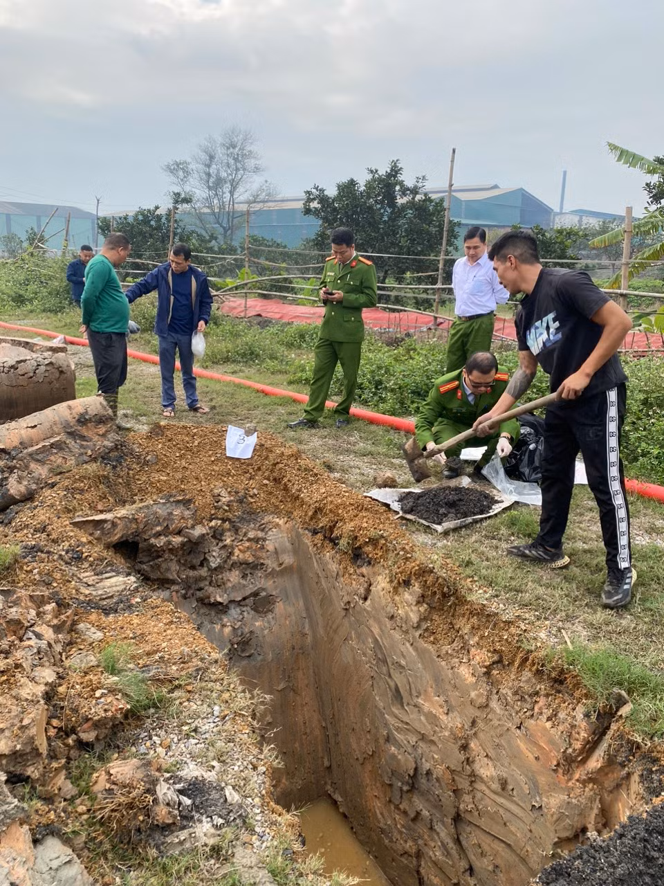 Bat qua tang Cong ty CP Phu Lam do thai ra moi truong-Hinh-5