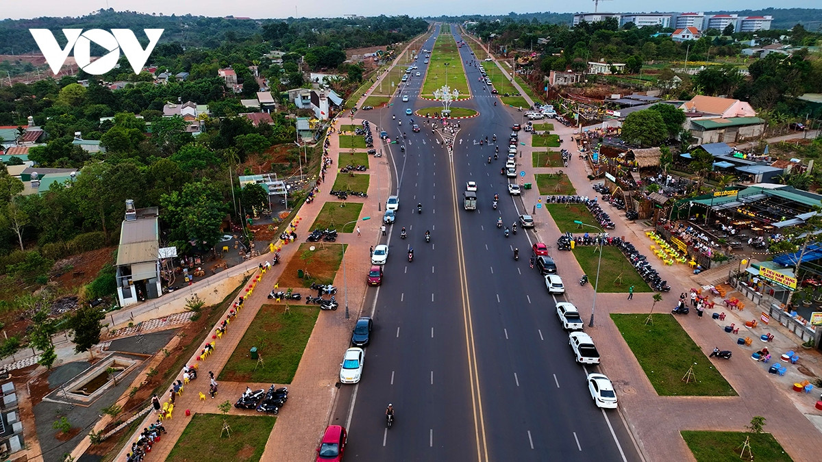Thuong thuc anh hoang hon ben dai lo Vo Nguyen Giap