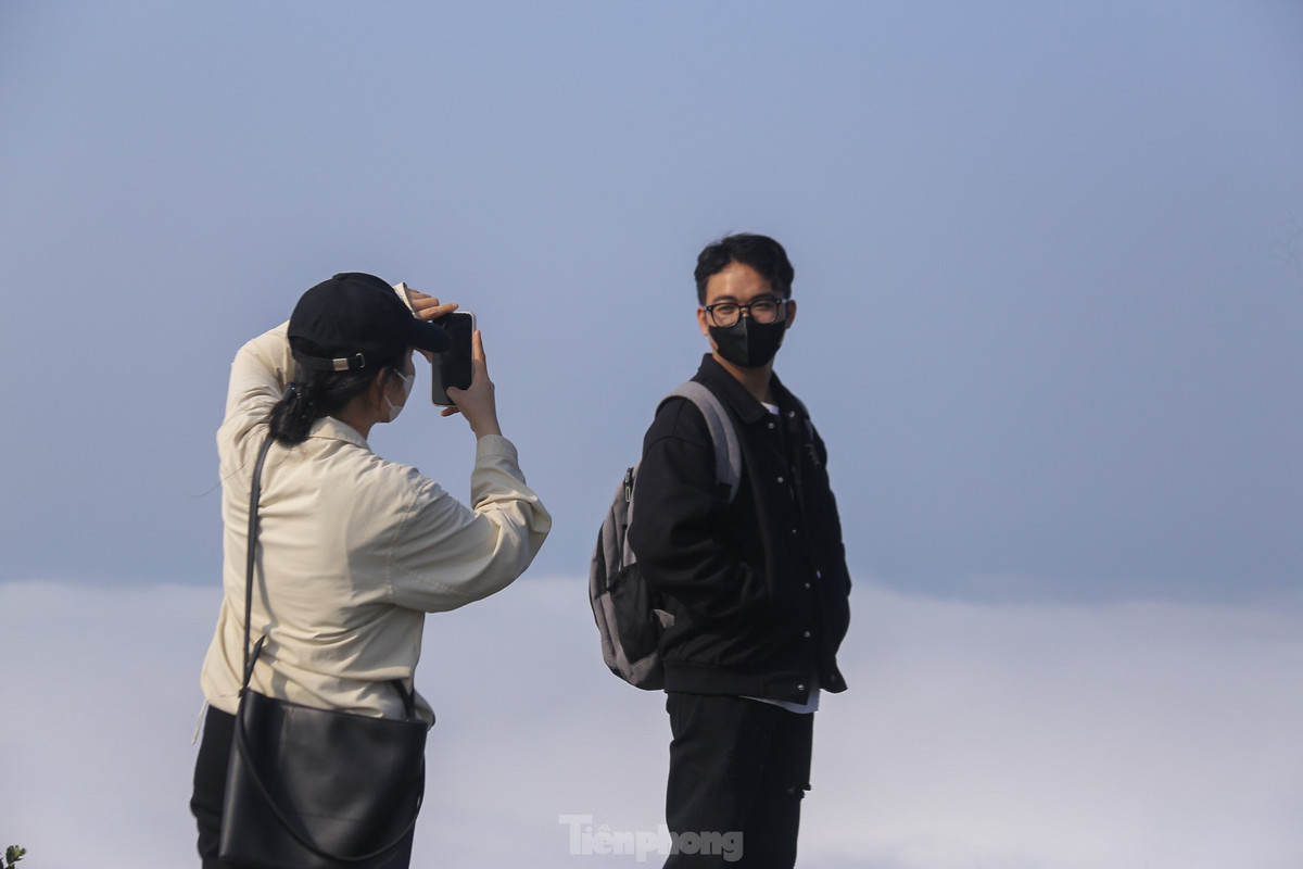 Do xo len dinh Ban Tho sau 'check-in' cua ty phu Bill Gates-Hinh-8