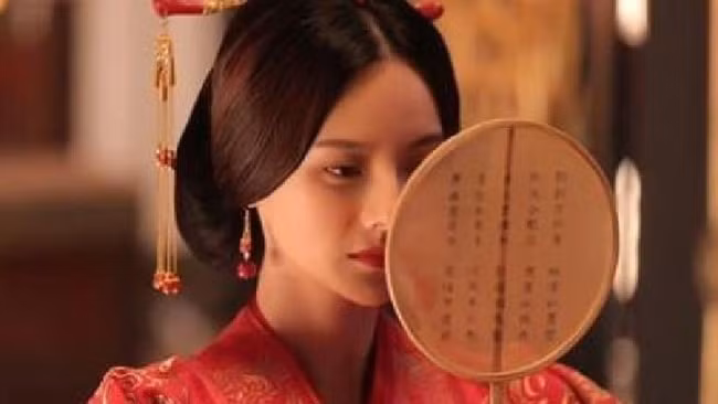 Tai sao chinh the qua doi, nhung tieu thiep khong the thuong vi?