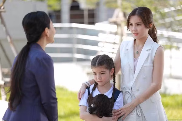 Hoi han vi quat chi dau do dua chau den an chuc