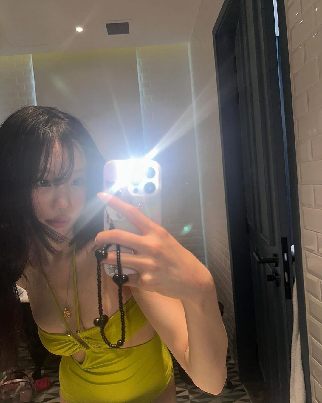 Hai thanh vien Momoland khoe dang goi cam tai Phu Quoc-Hinh-3