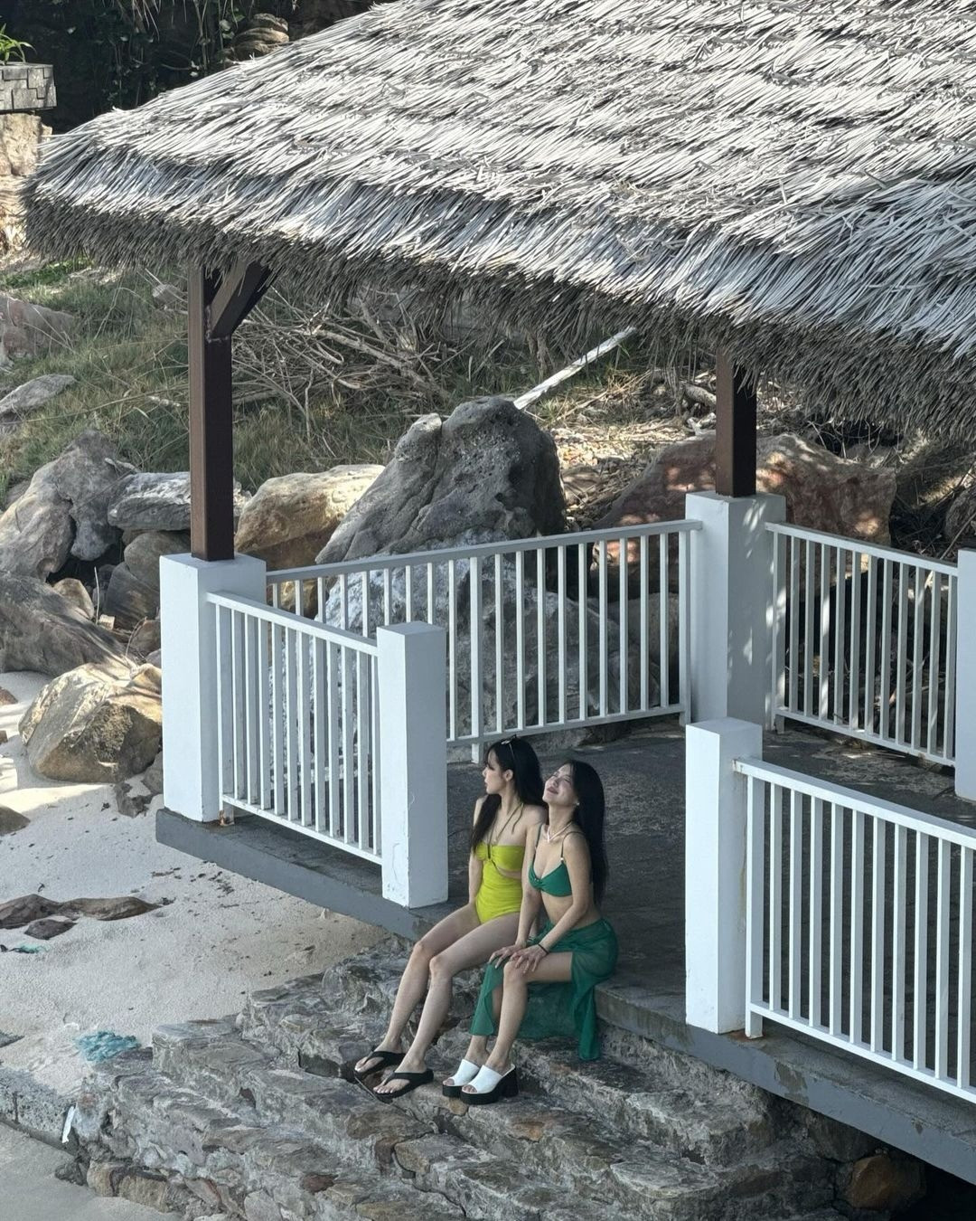 Hai thanh vien Momoland khoe dang goi cam tai Phu Quoc-Hinh-5