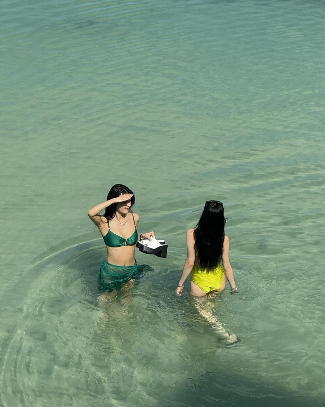 Hai thanh vien Momoland khoe dang goi cam tai Phu Quoc-Hinh-6